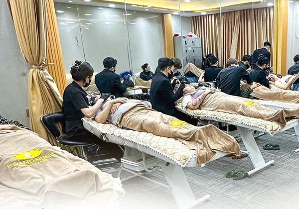 Phòng làm dịch vụ rộng rãi, sạch sẽ